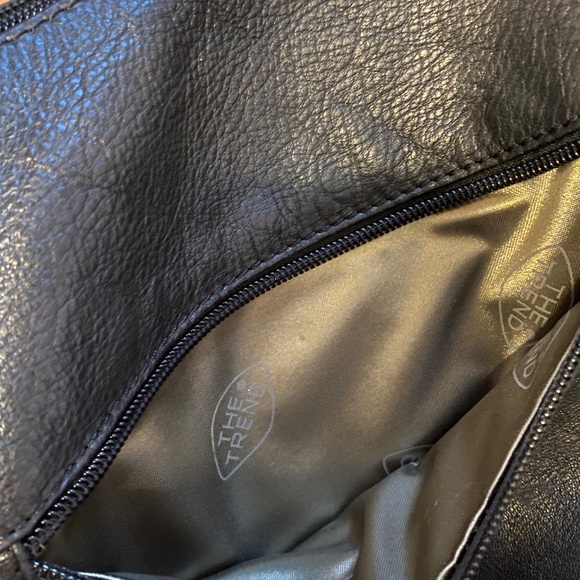 The Trend black leather thin profile crossbody. Italian made - Picture 14 of 16